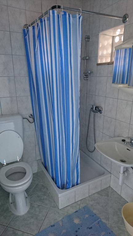 Apartments Anastazija Pag Town Bagian luar foto