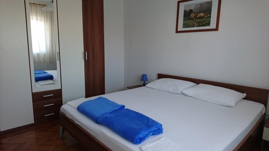 Apartments Anastazija Pag Town Bagian luar foto