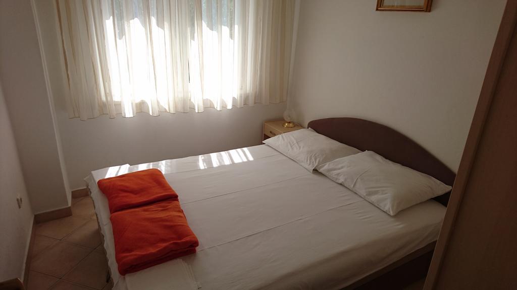 Apartments Anastazija Pag Town Bagian luar foto