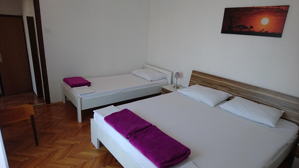 Apartments Anastazija Pag Town Bagian luar foto