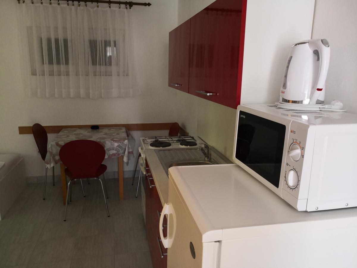 Apartments Anastazija Pag Town Bagian luar foto