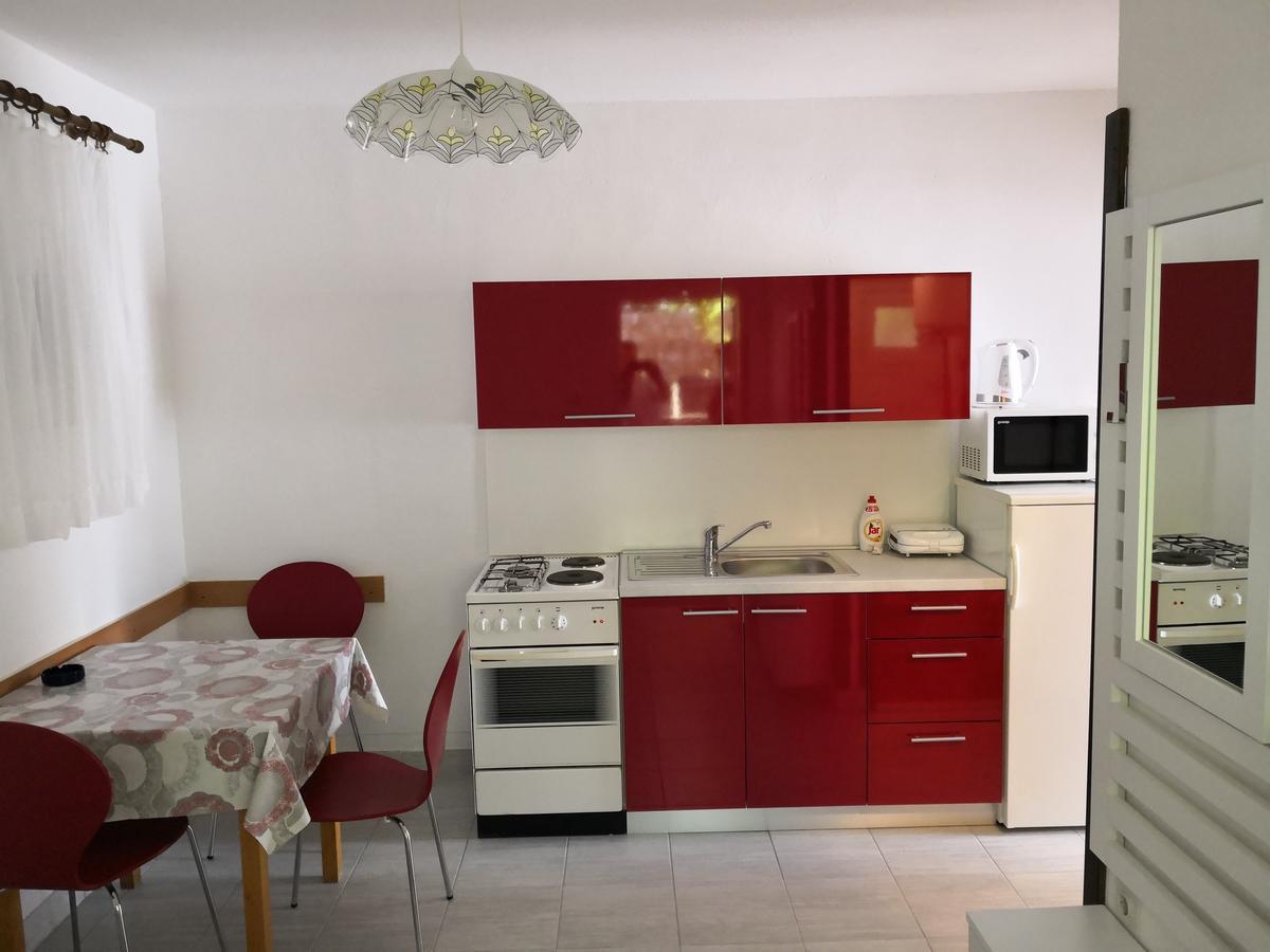 Apartments Anastazija Pag Town Bagian luar foto
